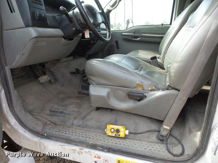 image for item L4446 2006 Ford F650 Super Duty dump truck