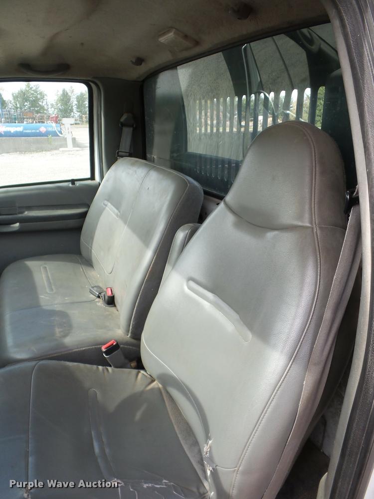 image for item L4446 2006 Ford F650 Super Duty dump truck