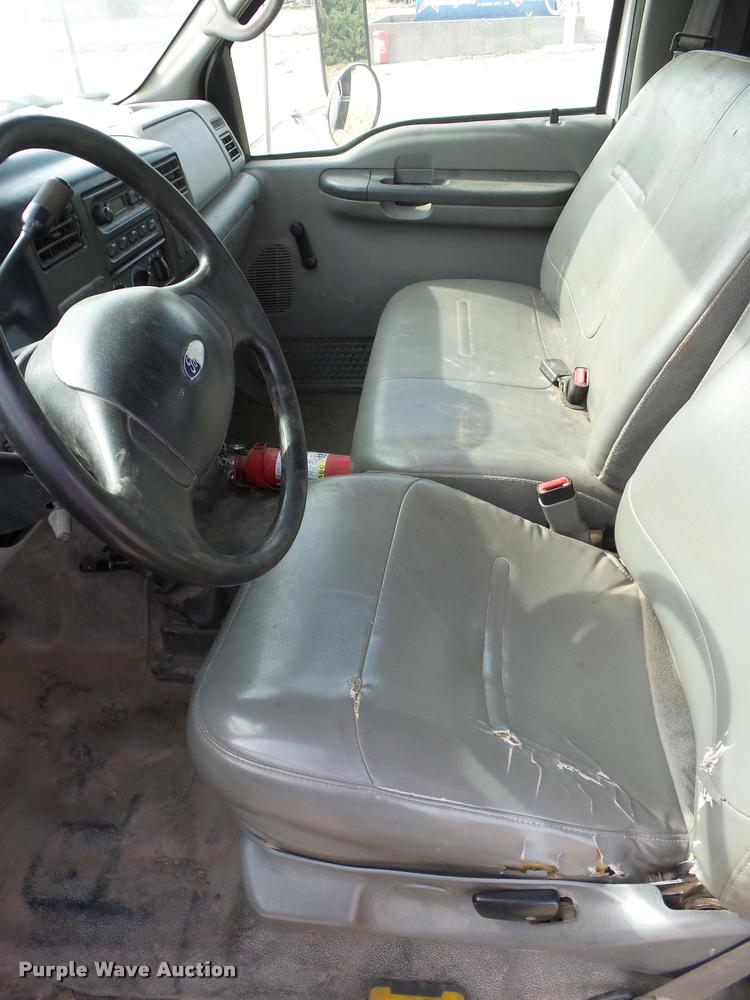 image for item L4446 2006 Ford F650 Super Duty dump truck