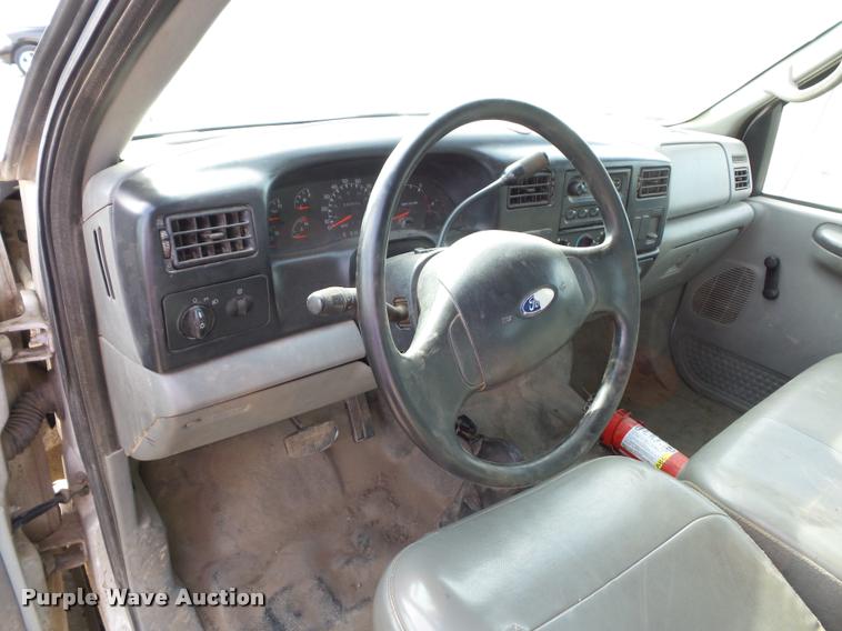 image for item L4446 2006 Ford F650 Super Duty dump truck