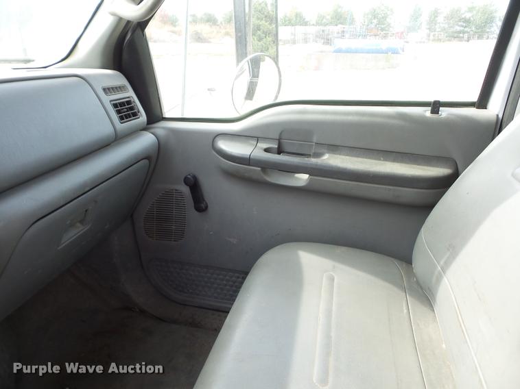 image for item L4446 2006 Ford F650 Super Duty dump truck