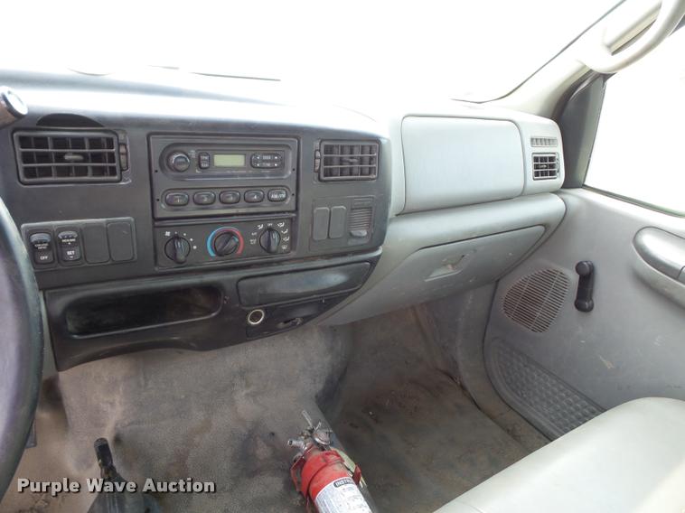 image for item L4446 2006 Ford F650 Super Duty dump truck