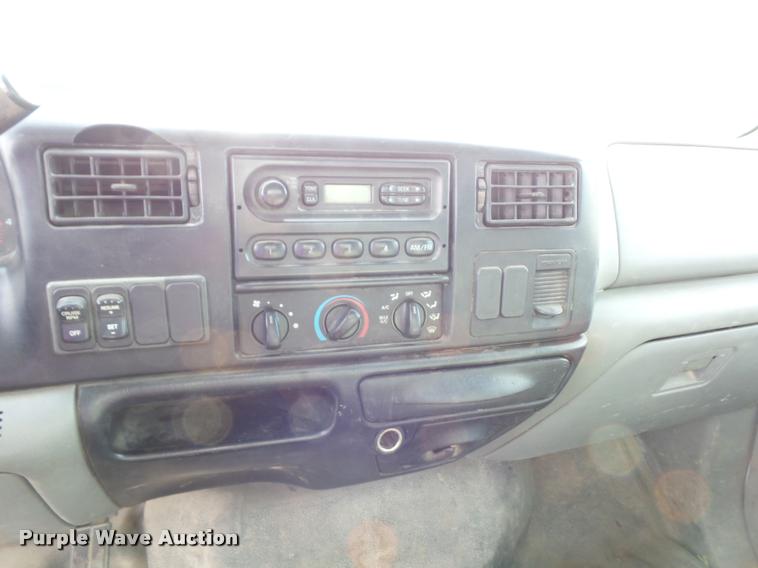 image for item L4446 2006 Ford F650 Super Duty dump truck