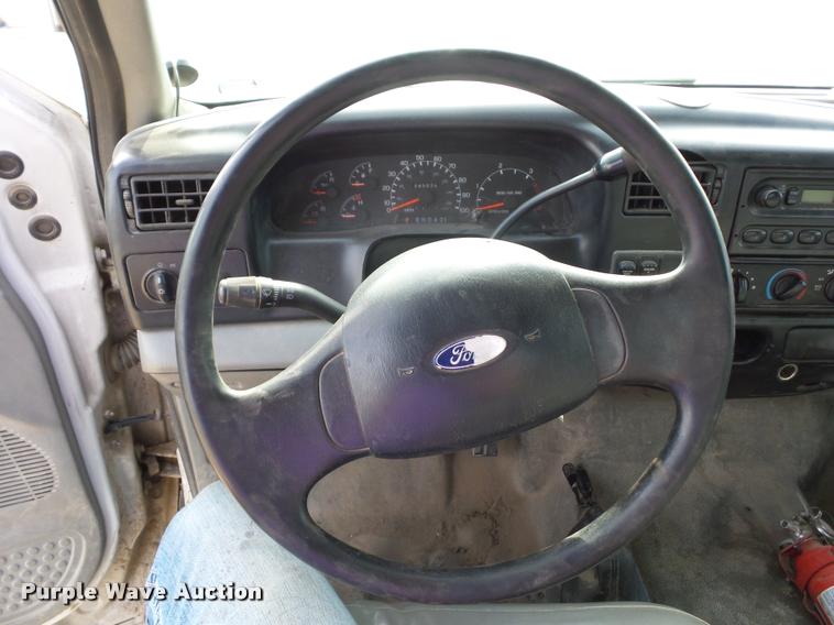 image for item L4446 2006 Ford F650 Super Duty dump truck