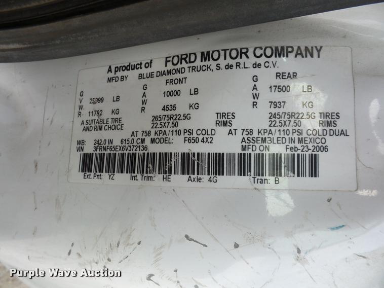 image for item L4446 2006 Ford F650 Super Duty dump truck