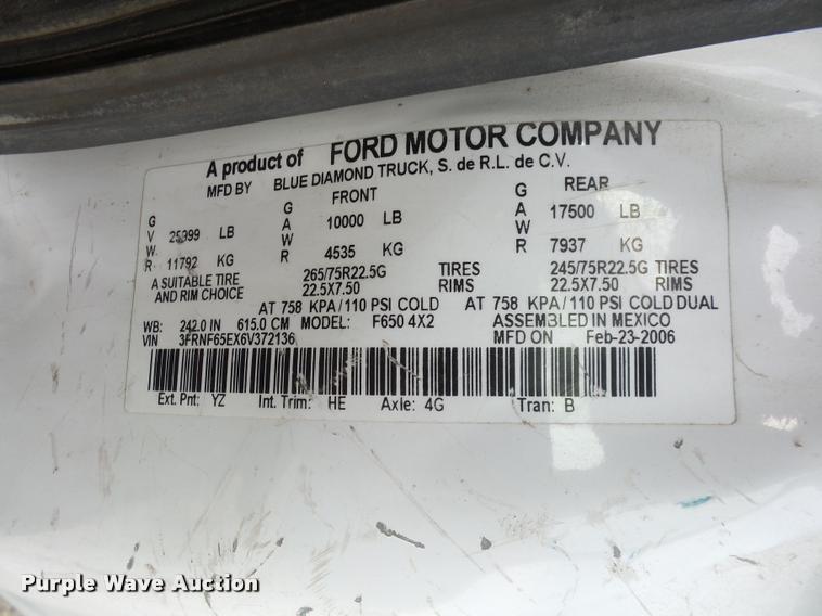 image for item L4446 2006 Ford F650 Super Duty dump truck