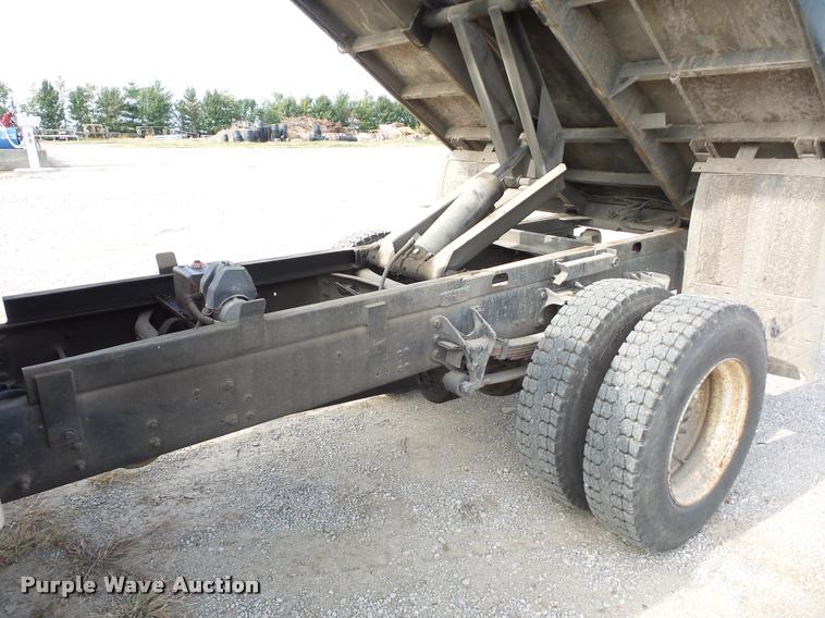 image for item L4446 2006 Ford F650 Super Duty dump truck
