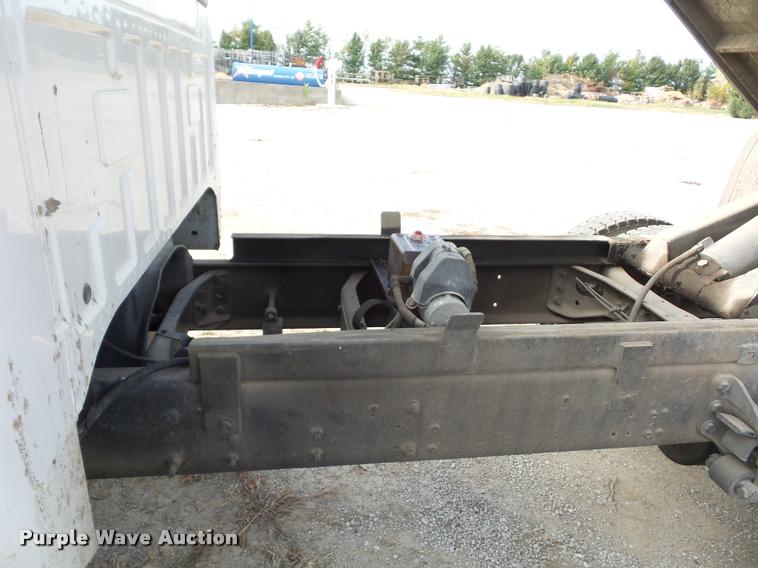 image for item L4446 2006 Ford F650 Super Duty dump truck