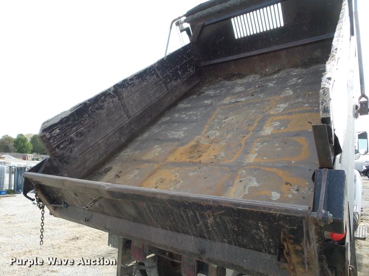image for item L4446 2006 Ford F650 Super Duty dump truck