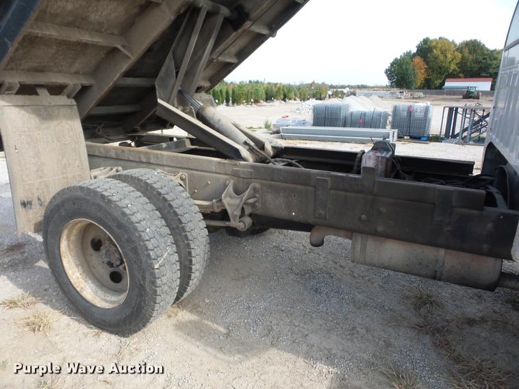 image for item L4446 2006 Ford F650 Super Duty dump truck