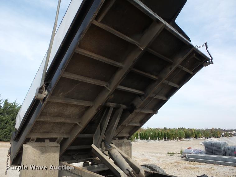 image for item L4446 2006 Ford F650 Super Duty dump truck