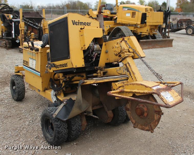 image for item L4918 2003 Vermeer SC352 stump grinder