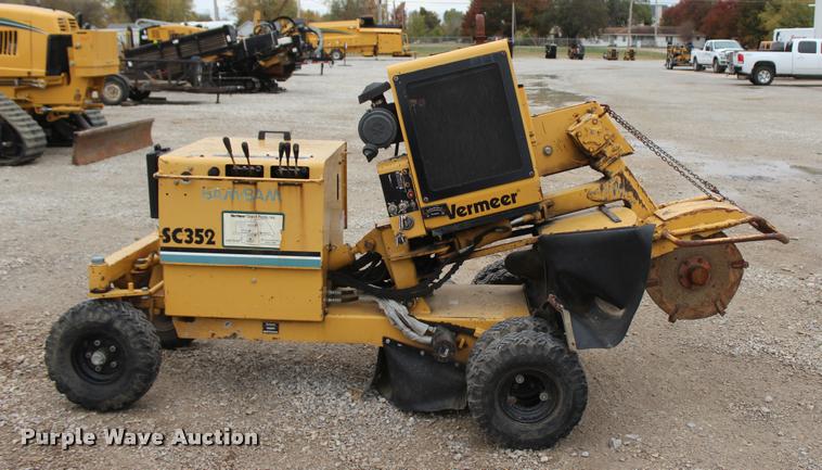 image for item L4918 2003 Vermeer SC352 stump grinder