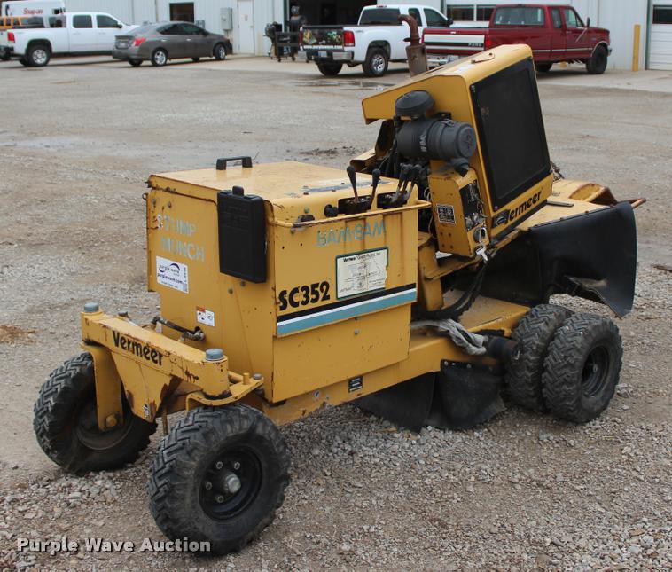 image for item L4918 2003 Vermeer SC352 stump grinder