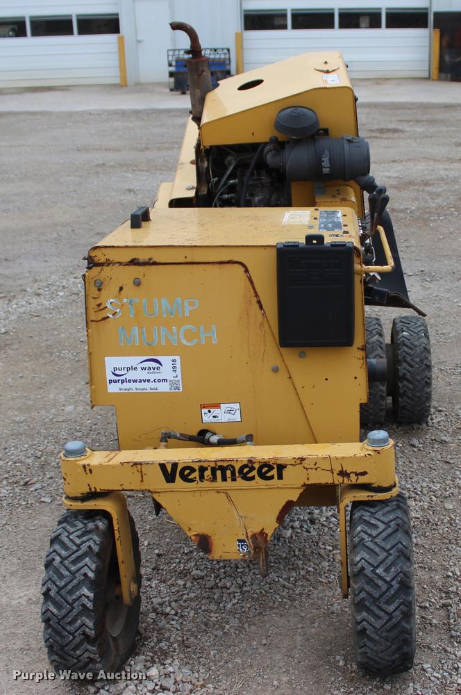 image for item L4918 2003 Vermeer SC352 stump grinder