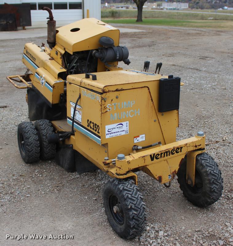 image for item L4918 2003 Vermeer SC352 stump grinder