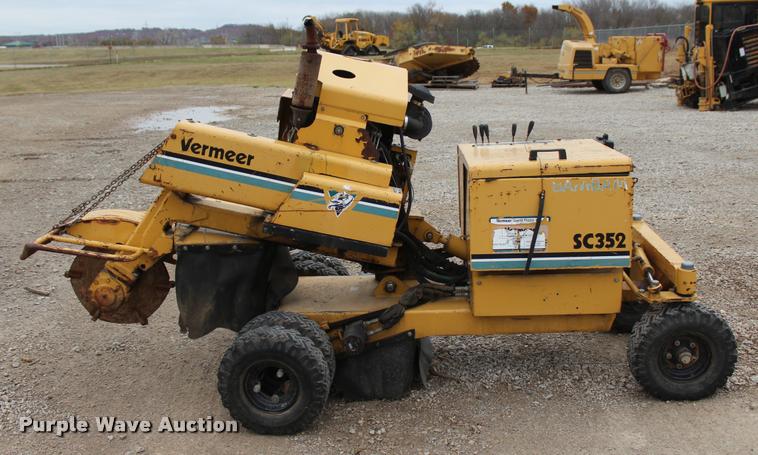 image for item L4918 2003 Vermeer SC352 stump grinder