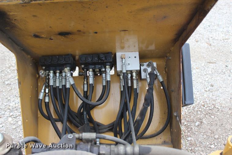 image for item L4918 2003 Vermeer SC352 stump grinder