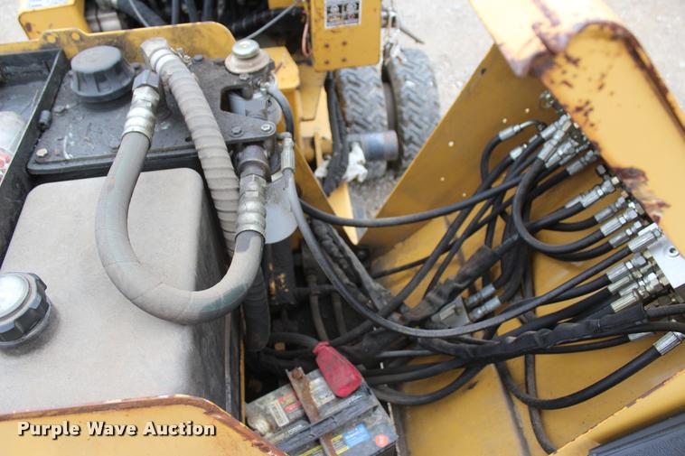 image for item L4918 2003 Vermeer SC352 stump grinder