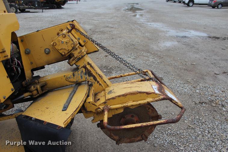 image for item L4918 2003 Vermeer SC352 stump grinder