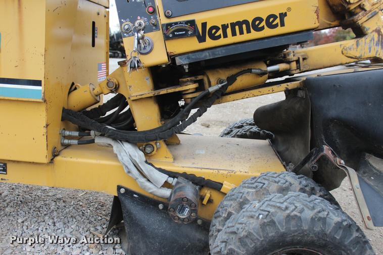image for item L4918 2003 Vermeer SC352 stump grinder