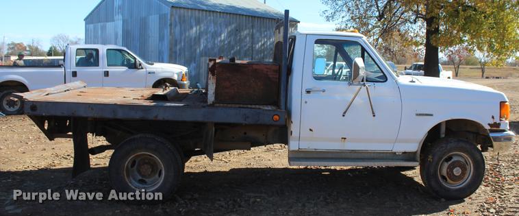 image for item L4920 1987 Ford F350 flatbed pickup truck