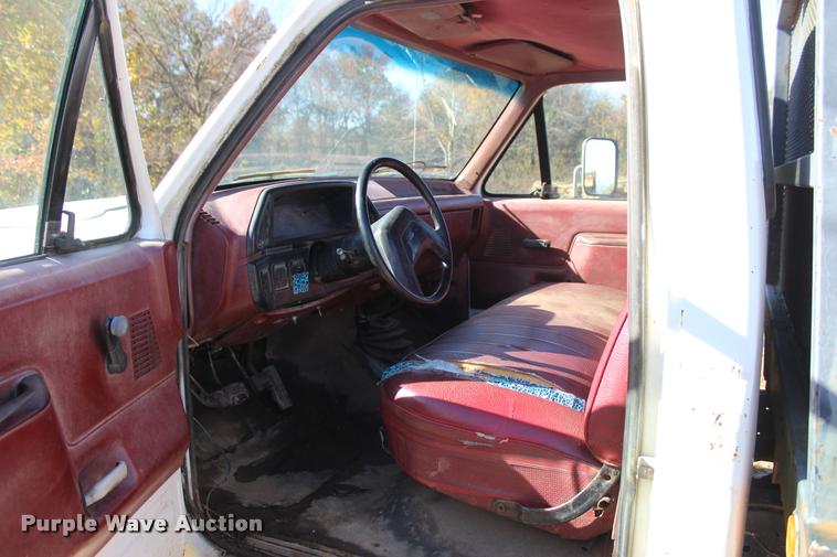 image for item L4920 1987 Ford F350 flatbed pickup truck