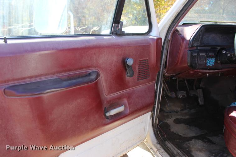 image for item L4920 1987 Ford F350 flatbed pickup truck