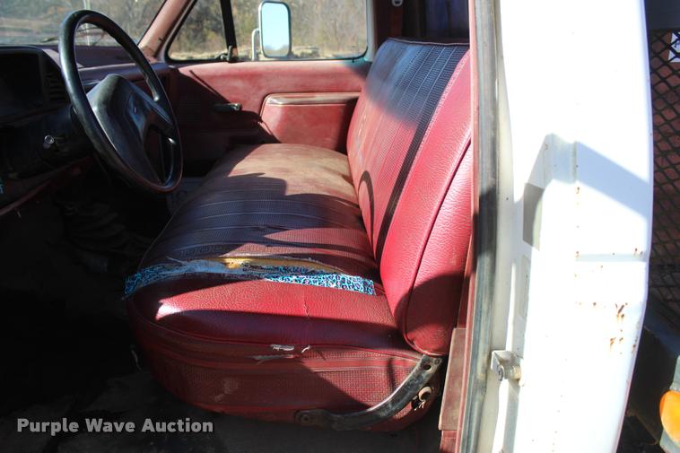 image for item L4920 1987 Ford F350 flatbed pickup truck