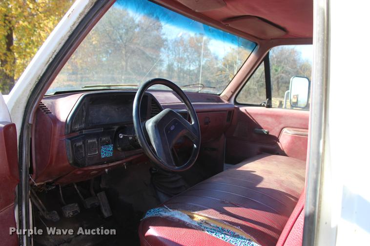 image for item L4920 1987 Ford F350 flatbed pickup truck