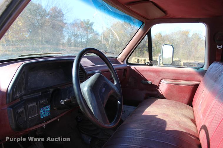 image for item L4920 1987 Ford F350 flatbed pickup truck