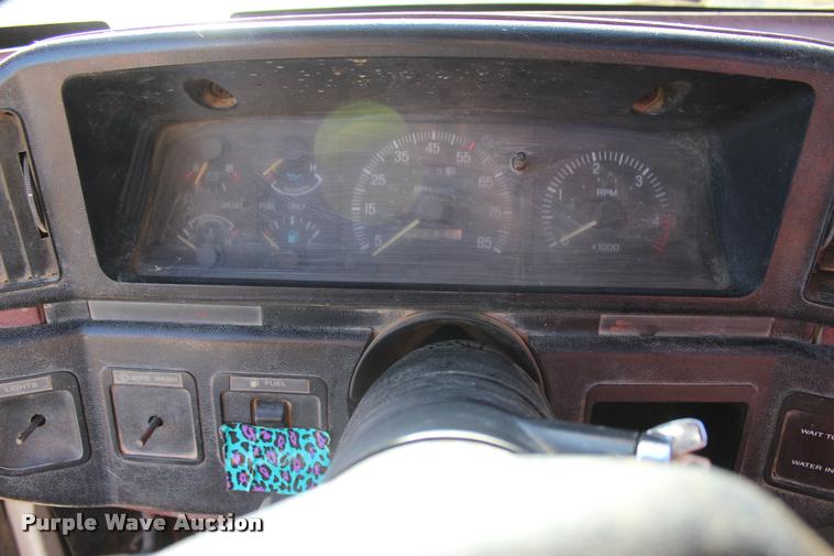 image for item L4920 1987 Ford F350 flatbed pickup truck