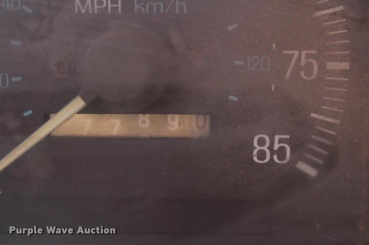 image for item L4920 1987 Ford F350 flatbed pickup truck