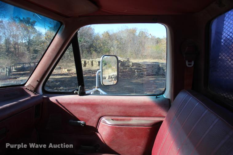 image for item L4920 1987 Ford F350 flatbed pickup truck