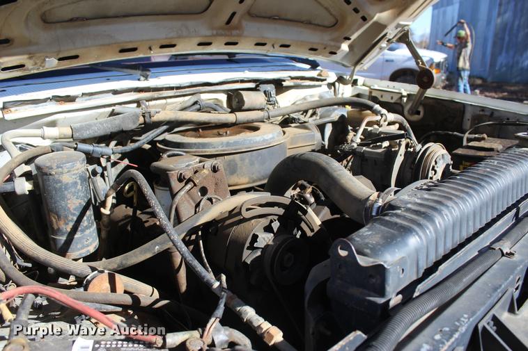 image for item L4920 1987 Ford F350 flatbed pickup truck