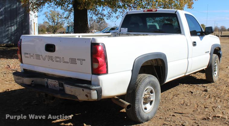 image for item L4921 2006 Chevrolet Silverado 2500HD pickup truck