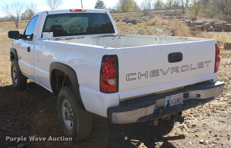 image for item L4921 2006 Chevrolet Silverado 2500HD pickup truck