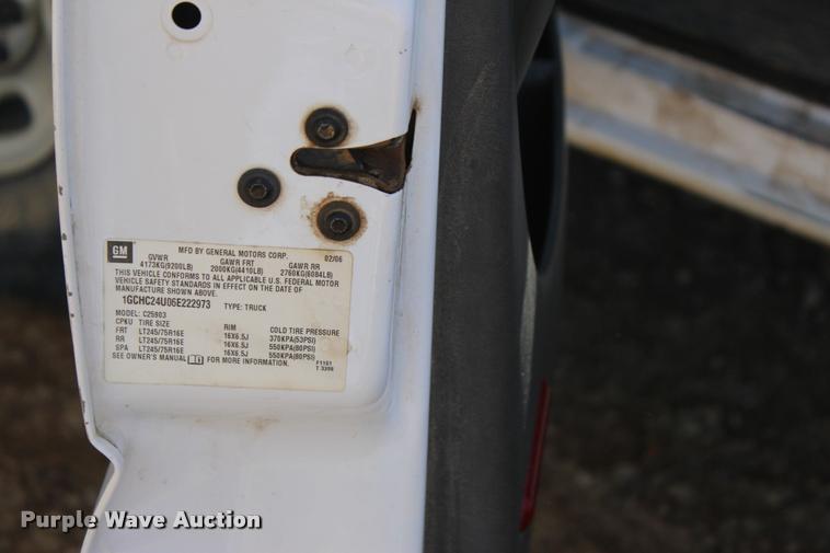 image for item L4921 2006 Chevrolet Silverado 2500HD pickup truck