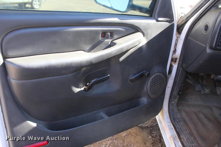 image for item L4921 2006 Chevrolet Silverado 2500HD pickup truck