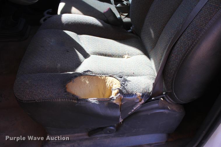 image for item L4921 2006 Chevrolet Silverado 2500HD pickup truck