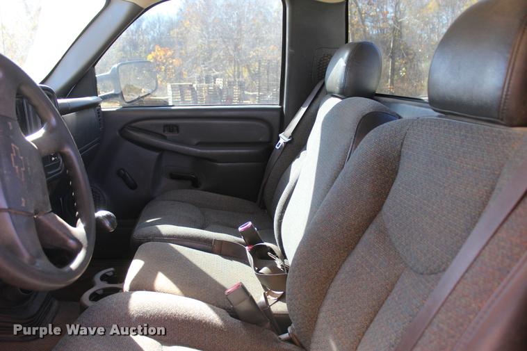 image for item L4921 2006 Chevrolet Silverado 2500HD pickup truck