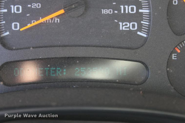 image for item L4921 2006 Chevrolet Silverado 2500HD pickup truck