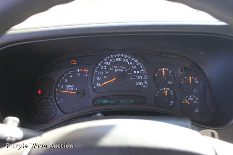 image for item L4921 2006 Chevrolet Silverado 2500HD pickup truck