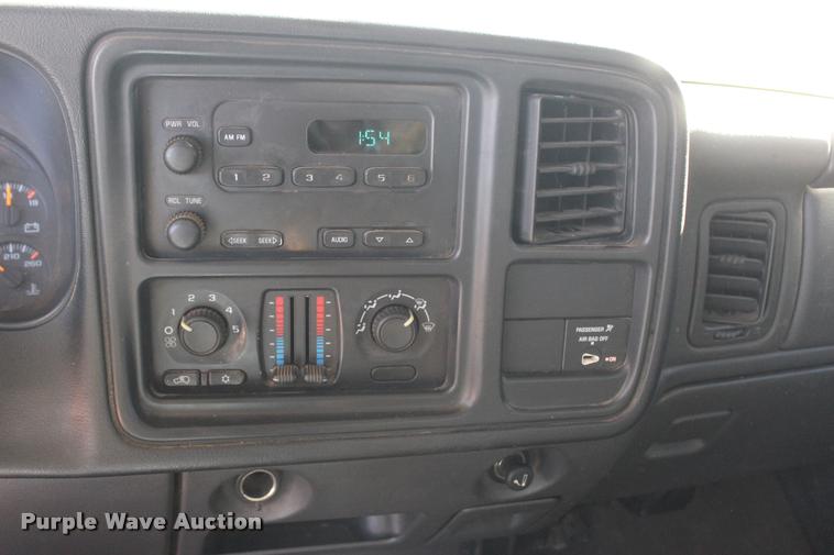 image for item L4921 2006 Chevrolet Silverado 2500HD pickup truck