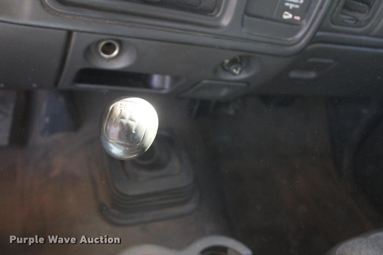 image for item L4921 2006 Chevrolet Silverado 2500HD pickup truck