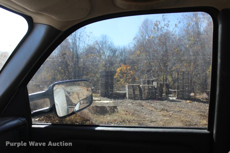 image for item L4921 2006 Chevrolet Silverado 2500HD pickup truck