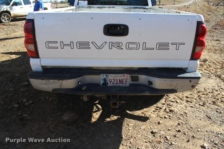 image for item L4921 2006 Chevrolet Silverado 2500HD pickup truck
