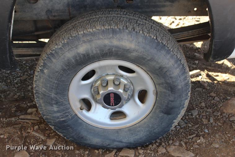 image for item L4921 2006 Chevrolet Silverado 2500HD pickup truck