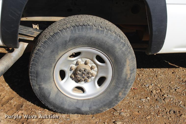 image for item L4921 2006 Chevrolet Silverado 2500HD pickup truck