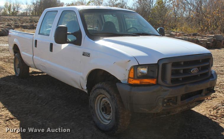 image for item L4922 2004 Ford F250 Super Duty Crew Cab pickup truck